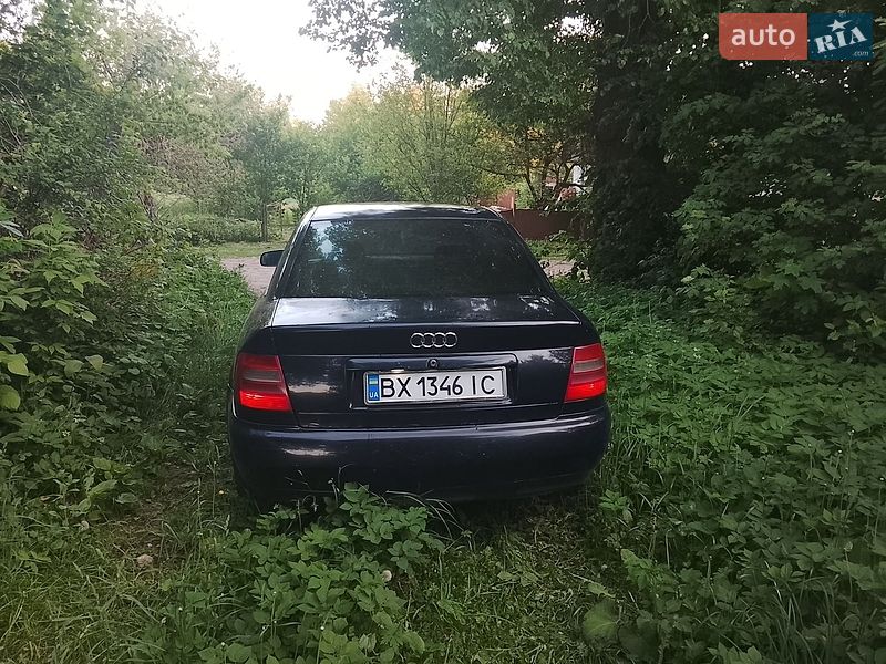 Седан Audi A4 1998 в Теофиполе