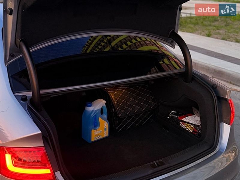 Седан Audi A4 2014 в Києві
