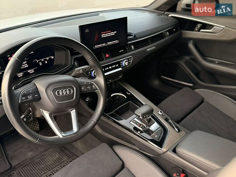 Седан Audi A4 2023 в Бучачі