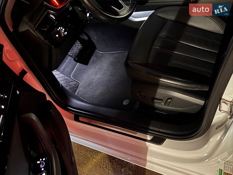 Седан Audi A4 2018 в Харкові