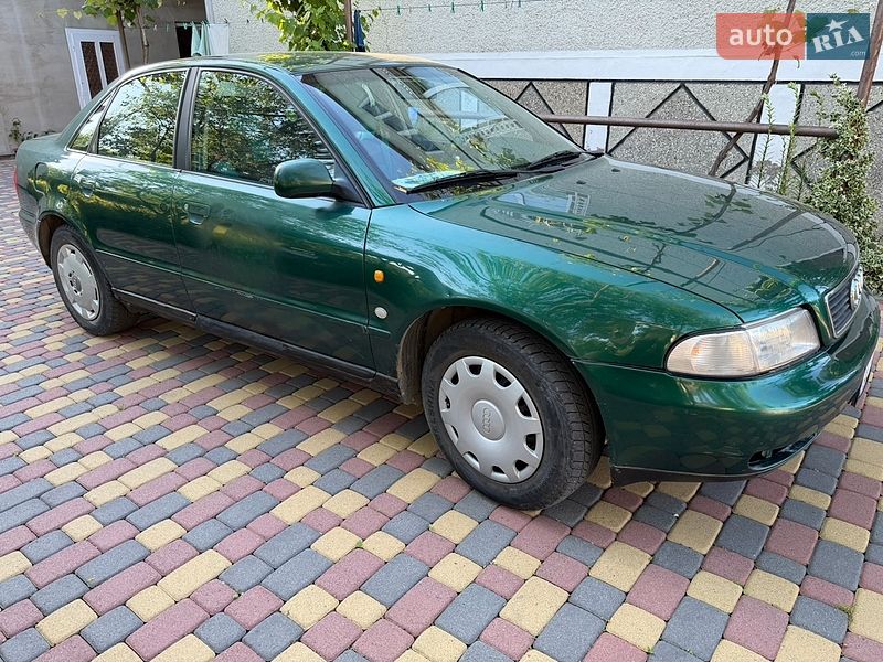 Седан Audi A4 1996 в Бедевлі