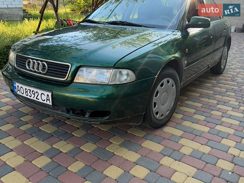 Седан Audi A4 1996 в Бедевлі