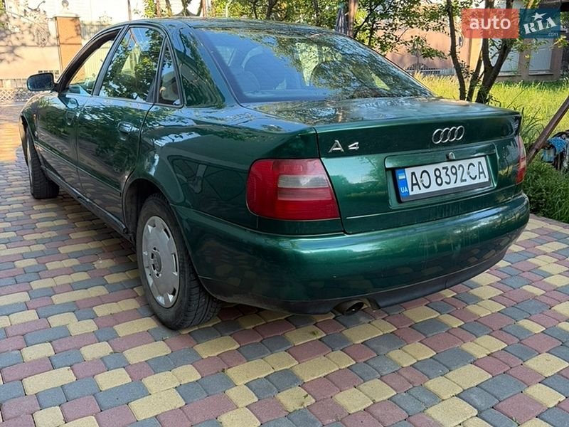 Седан Audi A4 1996 в Бедевлі