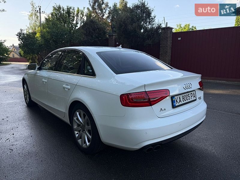Седан Audi A4 2012 в Киеве