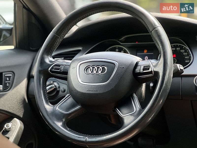 Седан Audi A4 2013 в Львові