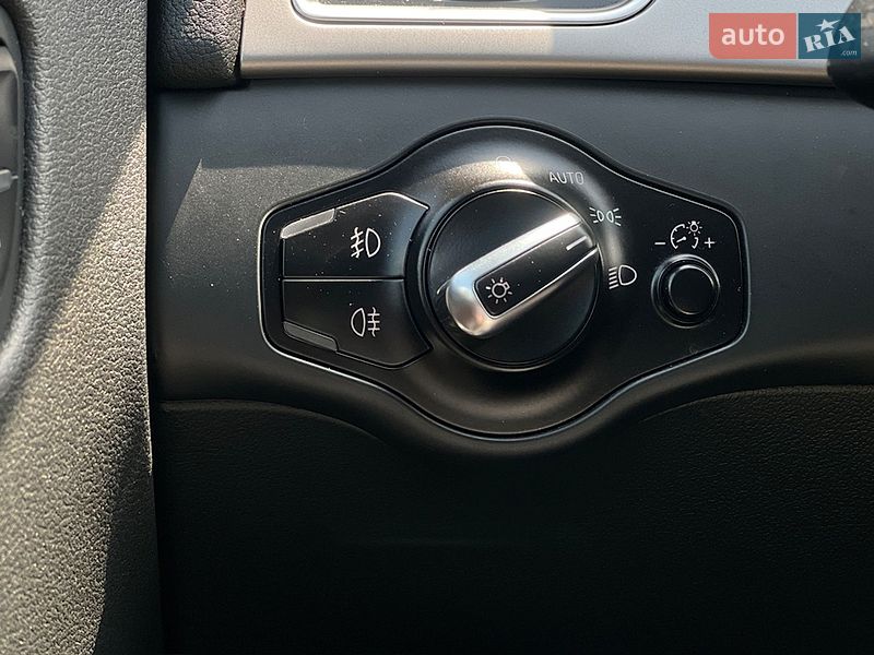 Седан Audi A4 2013 в Львові