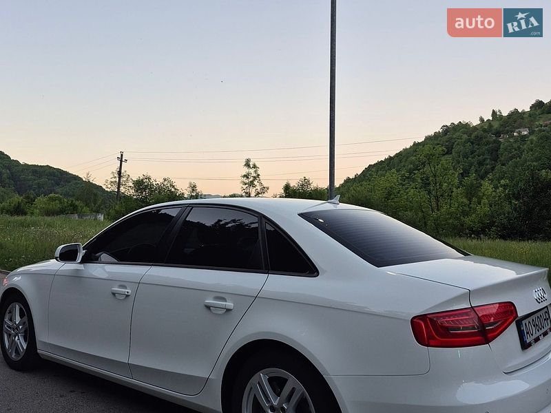 Седан Audi A4 2013 в Рахові