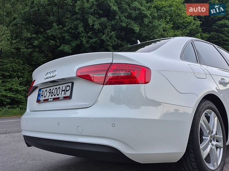Седан Audi A4 2013 в Рахові