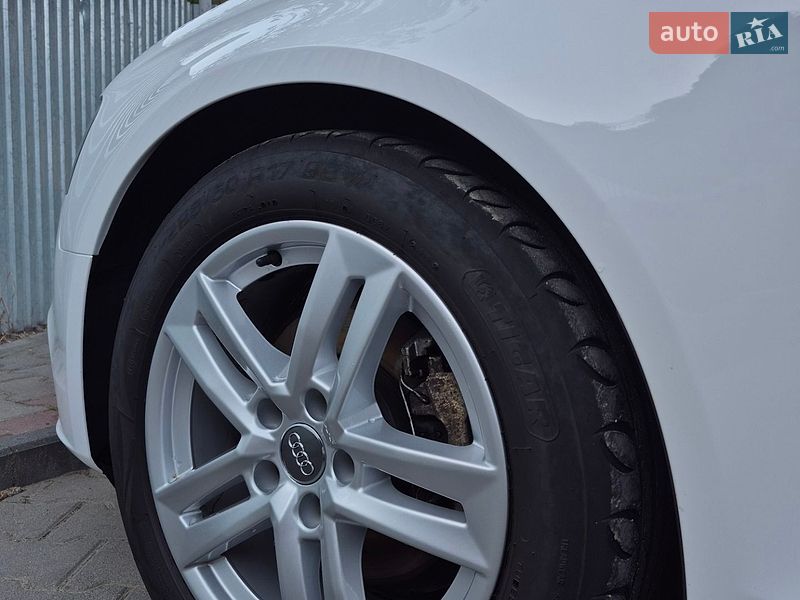 Седан Audi A4 2013 в Рахові