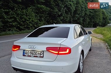 Седан Audi A4 2013 в Рахові