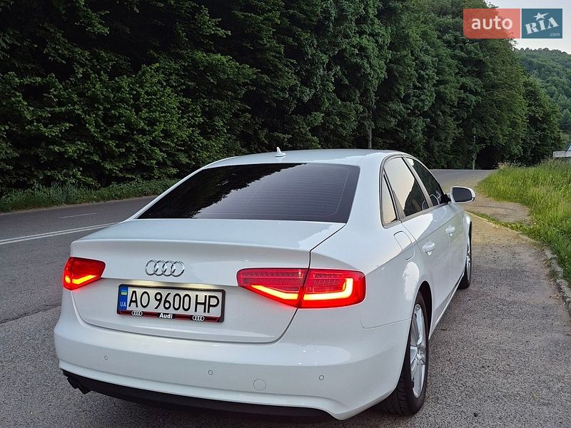 Седан Audi A4 2013 в Рахові