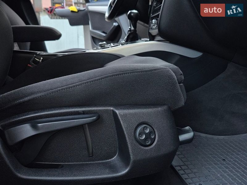 Седан Audi A4 2013 в Рахові