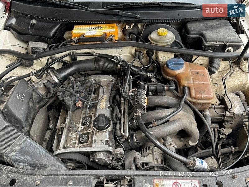Седан Audi A4 1996 в Немішаєве