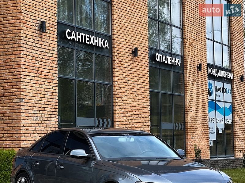 Седан Audi A4 2012 в Чернівцях