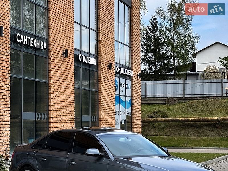 Седан Audi A4 2012 в Чернівцях