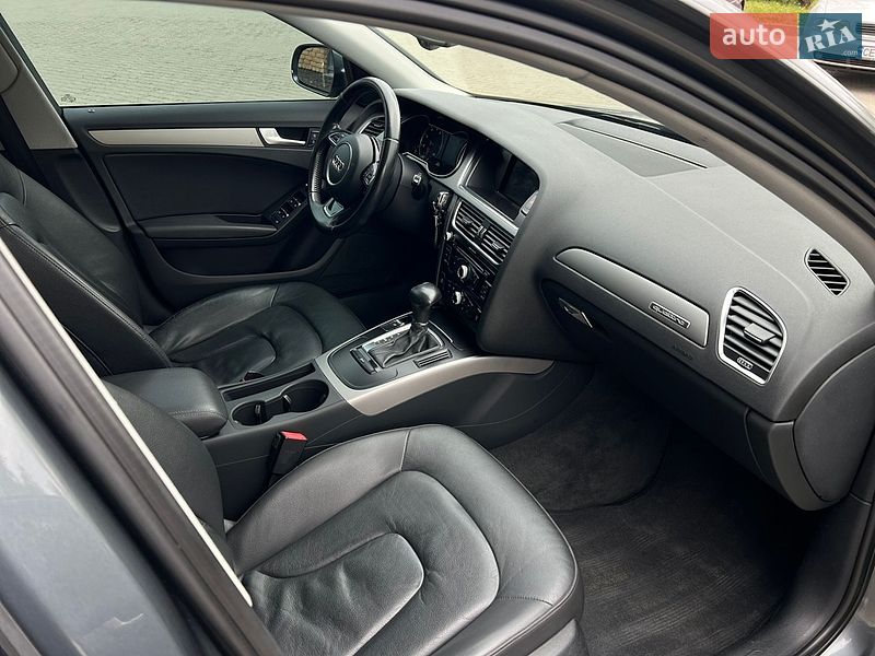 Седан Audi A4 2012 в Чернівцях
