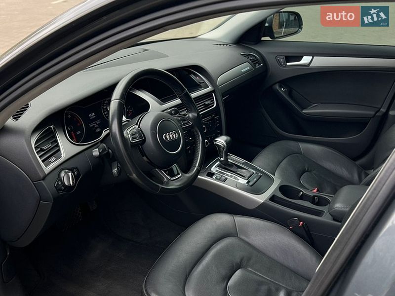 Седан Audi A4 2012 в Чернівцях
