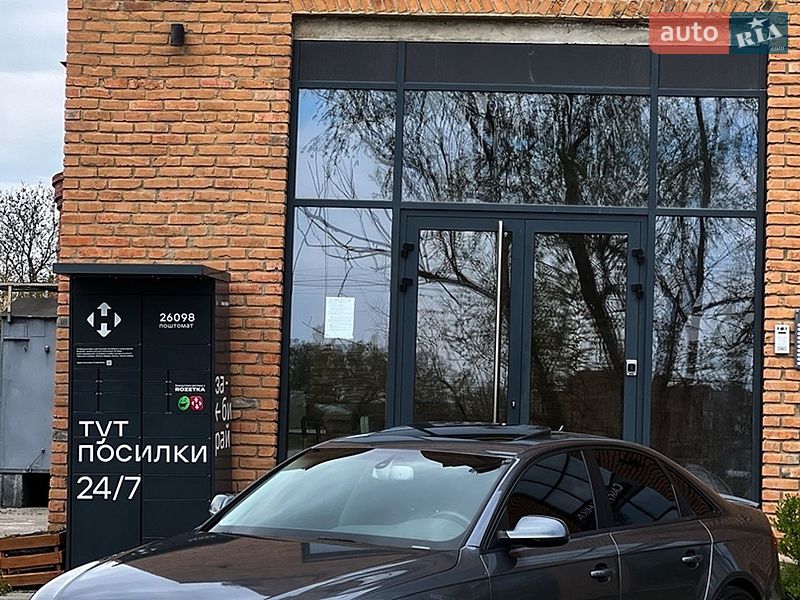 Седан Audi A4 2012 в Чернівцях