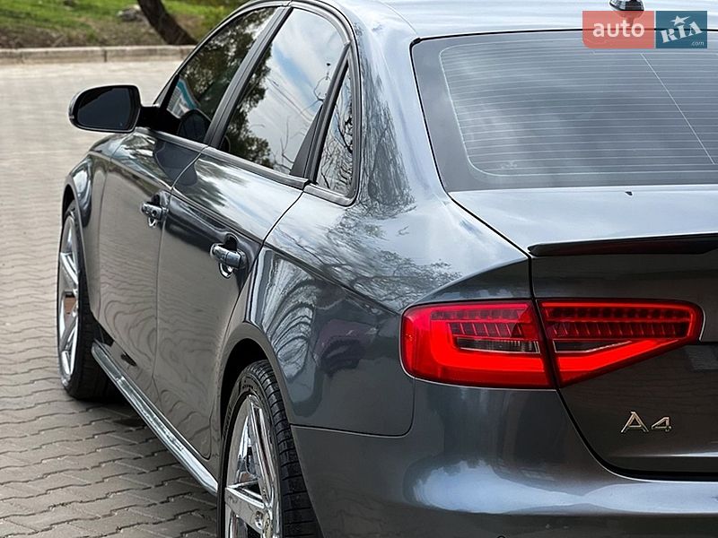 Седан Audi A4 2012 в Чернівцях