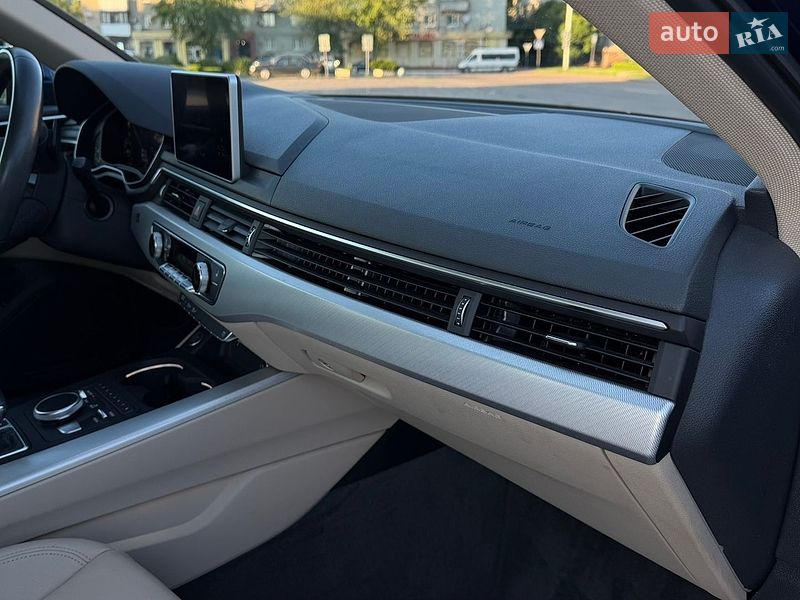 Седан Audi A4 2018 в Кременчуці