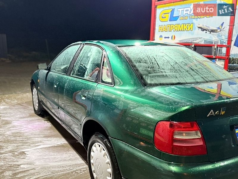 Седан Audi A4 1997 в Черновцах