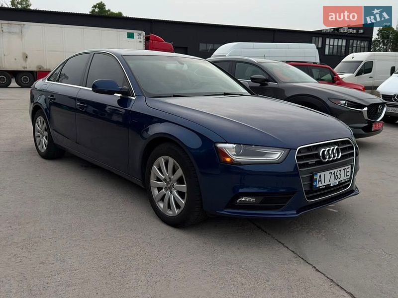 Седан Audi A4 2012 в Владимире