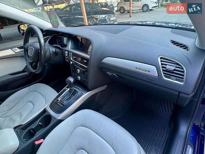 Седан Audi A4 2012 в Владимире