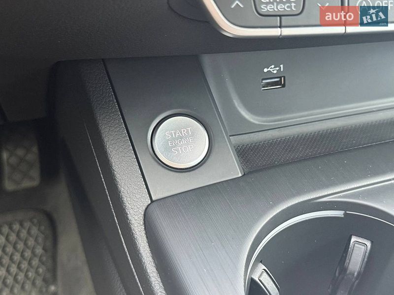 Седан Audi A4 2019 в Киеве