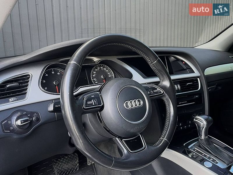 Седан Audi A4 2015 в Николаеве