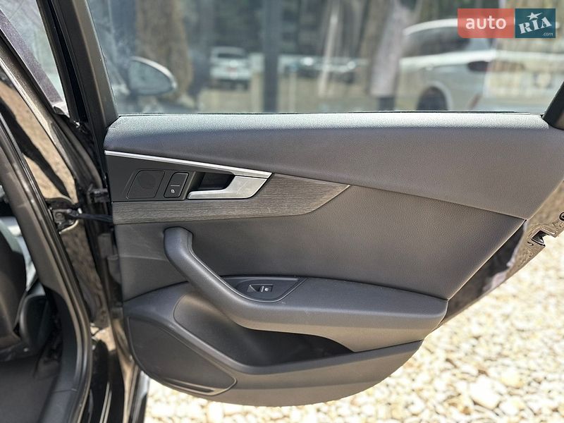 Седан Audi A4 2017 в Львові
