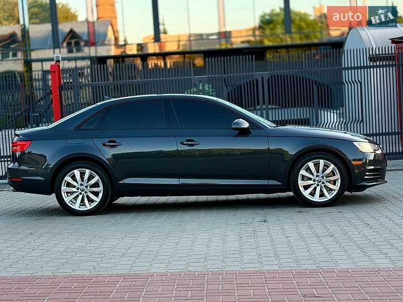 Седан Audi A4 2017 в Львове