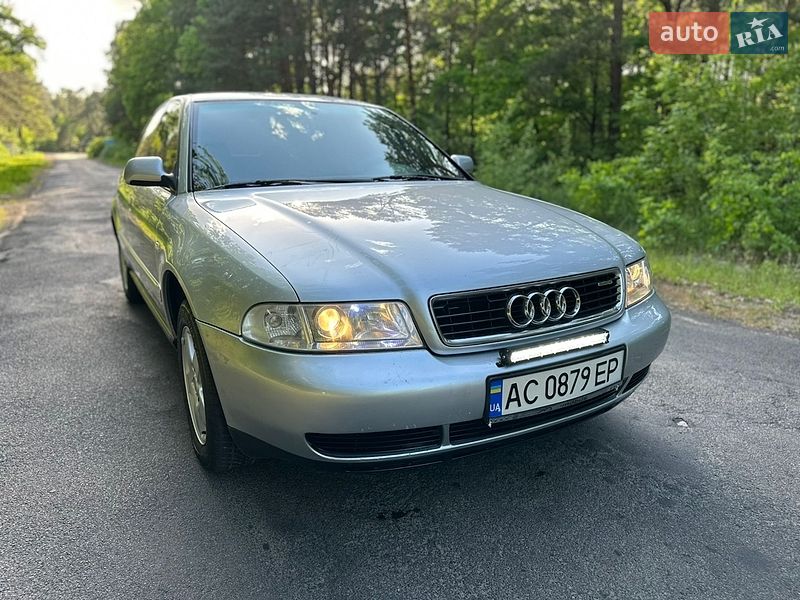Седан Audi A4 1999 в Киверцах