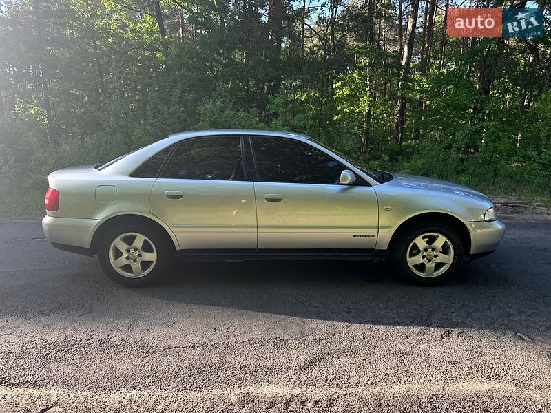 Седан Audi A4 1999 в Киверцах