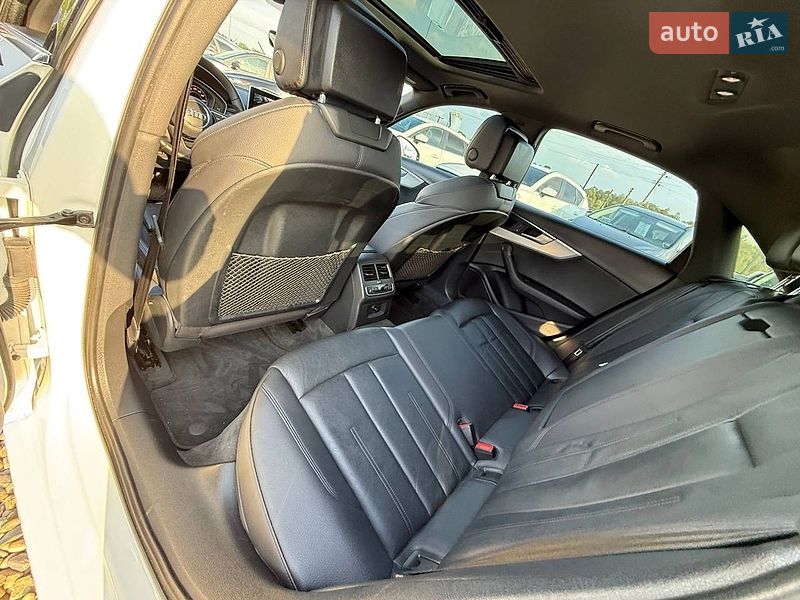 Седан Audi A4 2015 в Стрые