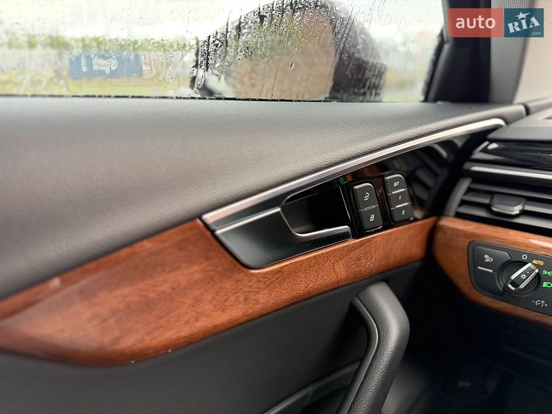 Седан Audi A4 2022 в Києві