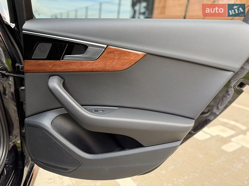 Седан Audi A4 2022 в Києві