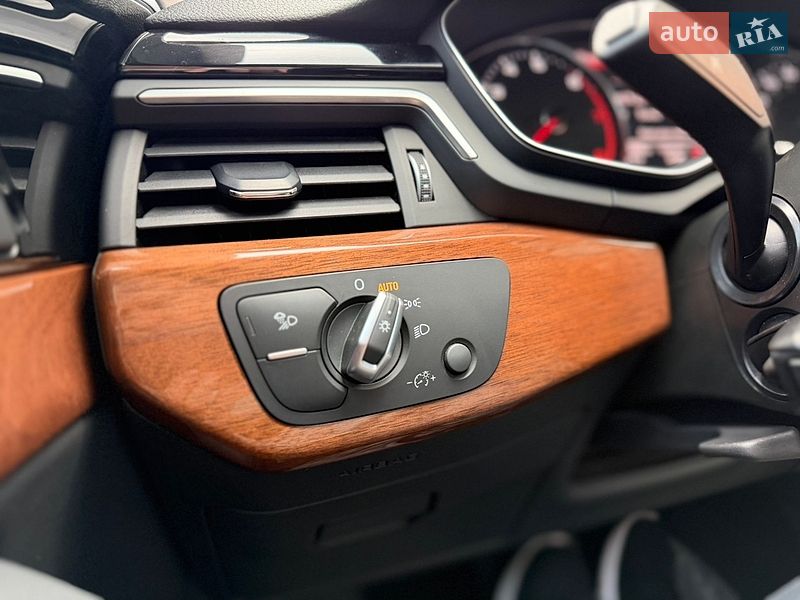 Седан Audi A4 2022 в Києві