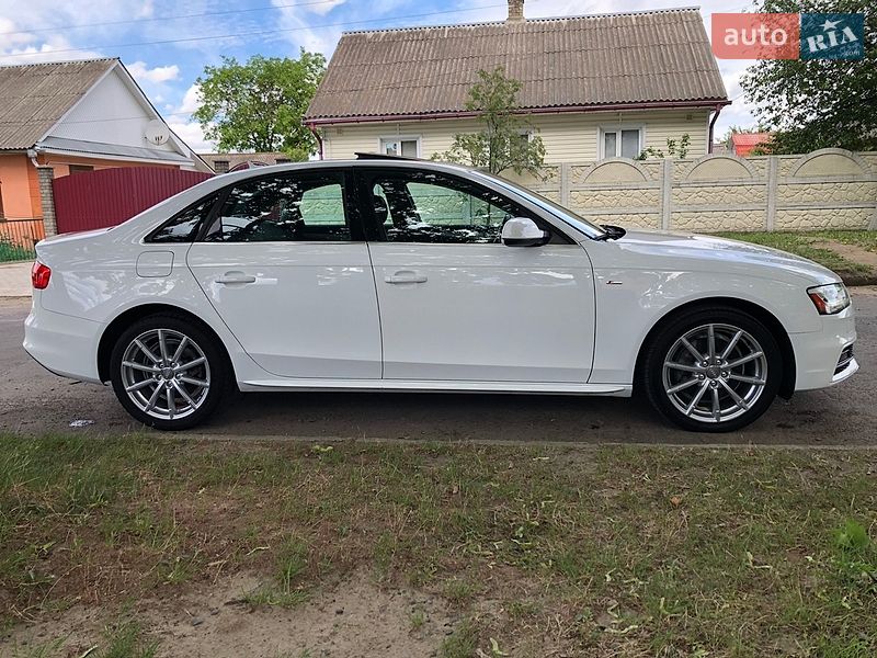 Седан Audi A4 2015 в Ровно