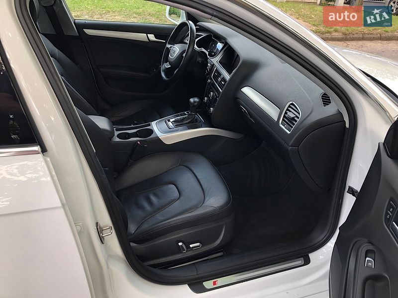 Седан Audi A4 2015 в Ровно