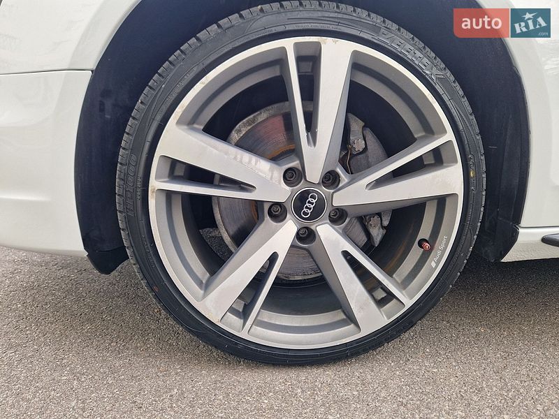 Седан Audi A4 2014 в Виннице
