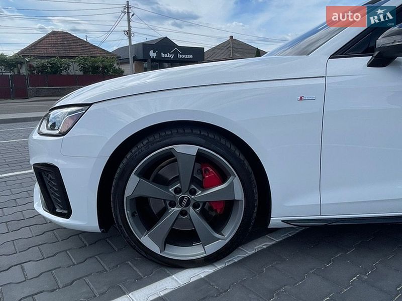 Седан Audi A4 2023 в Виноградове