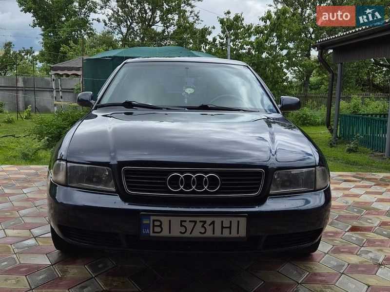Седан Audi A4 1997 в Хороле