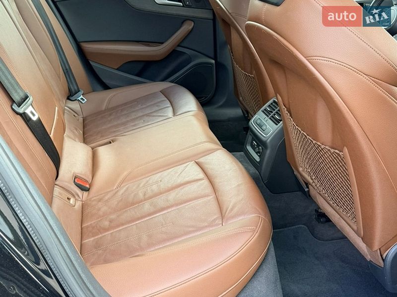 Седан Audi A4 2019 в Львові