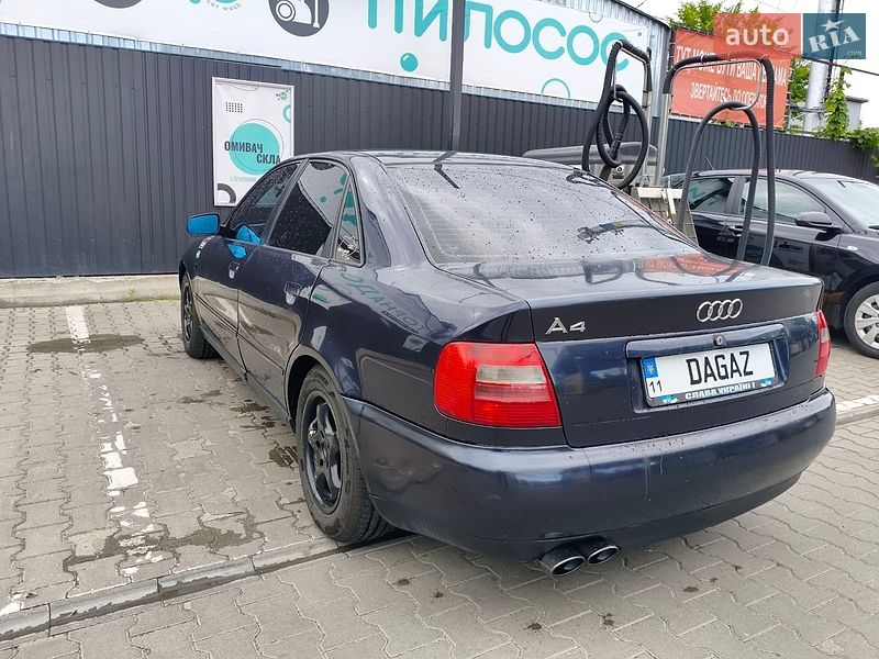 Седан Audi A4 1998 в Крюківщині