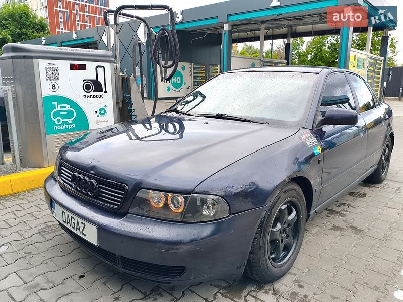 Седан Audi A4 1998 в Крюківщині