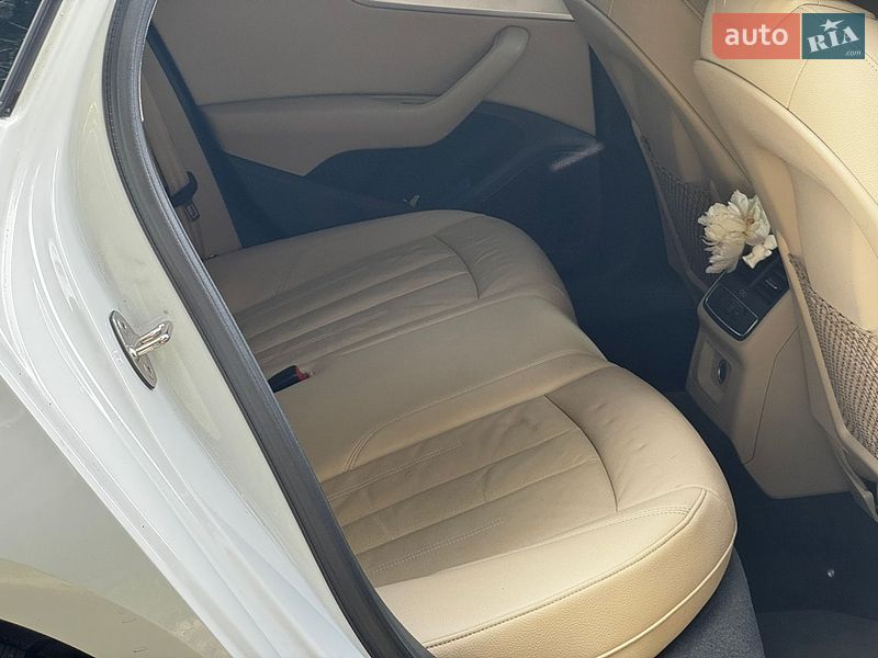 Седан Audi A4 2016 в Дніпрі