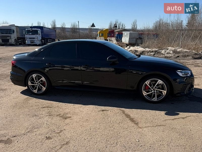 Седан Audi A4 2022 в Виннице