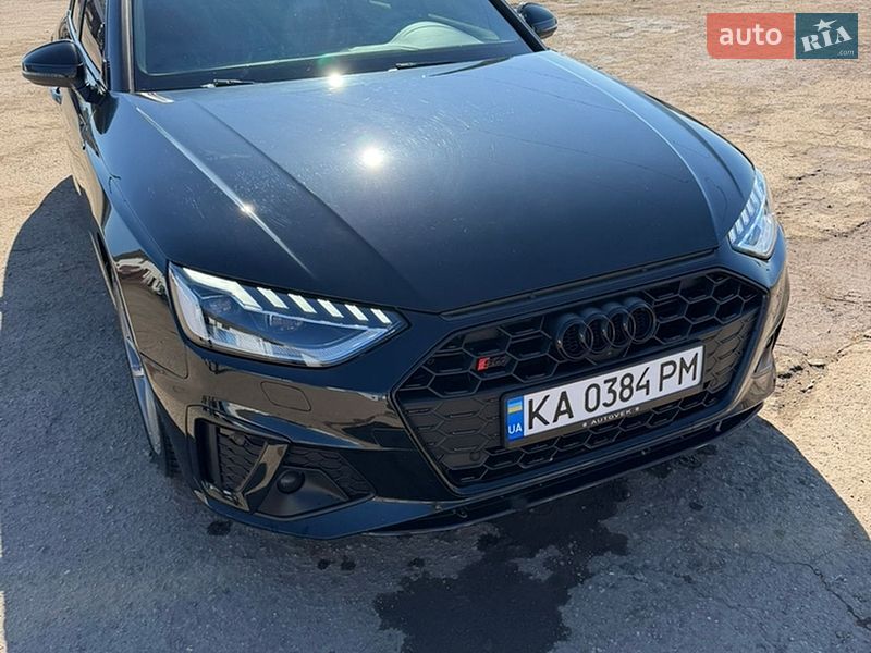 Седан Audi A4 2022 в Виннице