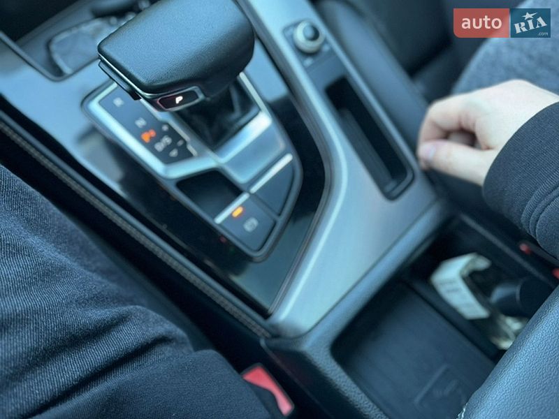 Седан Audi A4 2022 в Виннице