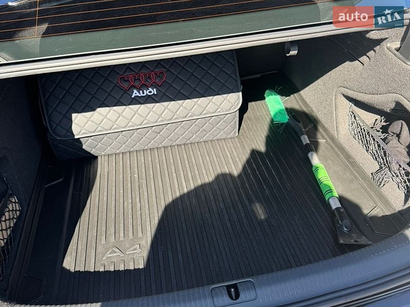 Седан Audi A4 2022 в Виннице